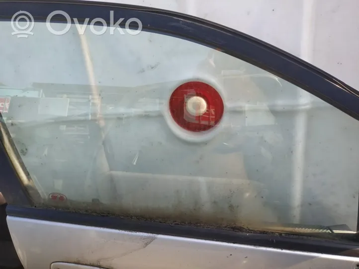 Mazda Premacy priekšējo durvju stikls (četrdurvju mašīnai) 