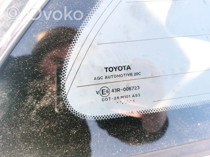 Toyota Avensis T270 Galinis šoninis kėbulo stiklas 