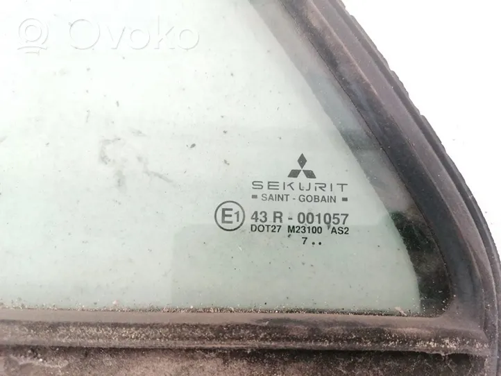 Mitsubishi Carisma Takakulmaikkunan ikkunalasi 