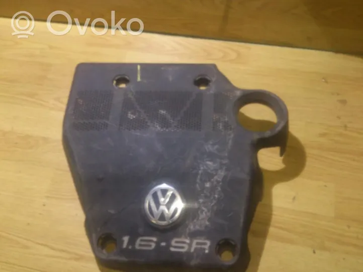 Volkswagen Golf IV Couvercle cache moteur 