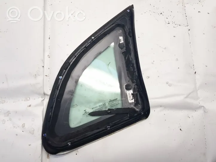 Volvo V40 Fenêtre latérale avant / vitre triangulaire 