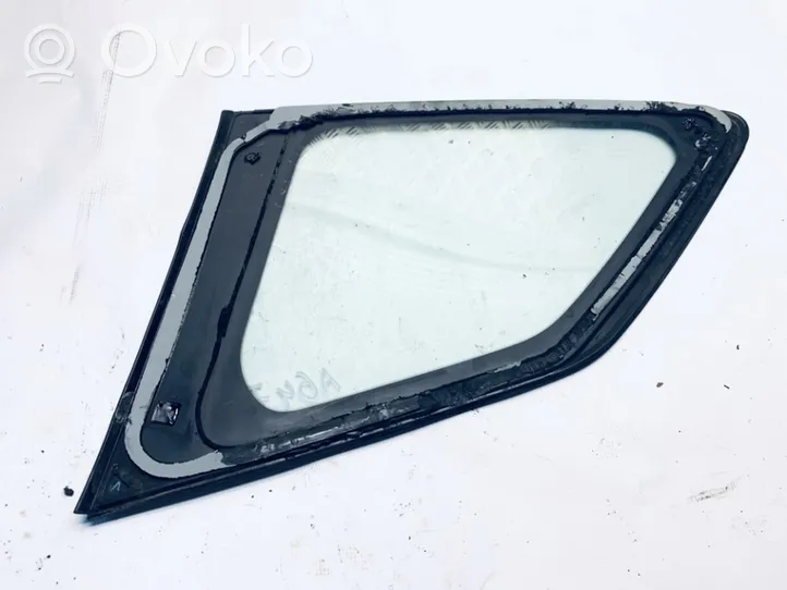 Subaru Outback Fenêtre latérale avant / vitre triangulaire 