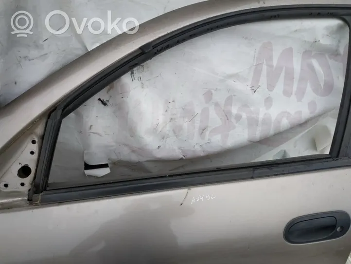 Nissan Almera N16 Pagrindinis priekinių durų stiklas (keturdurio) 