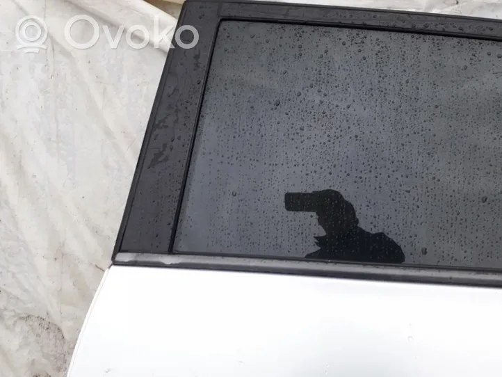 Honda FR-V Vetro del finestrino della portiera posteriore 