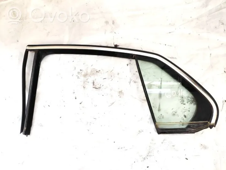 Volkswagen Jetta V Rear vent window glass 