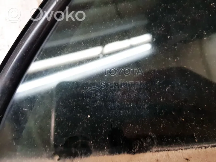 Toyota Avensis T250 Fenêtre latérale vitre arrière 