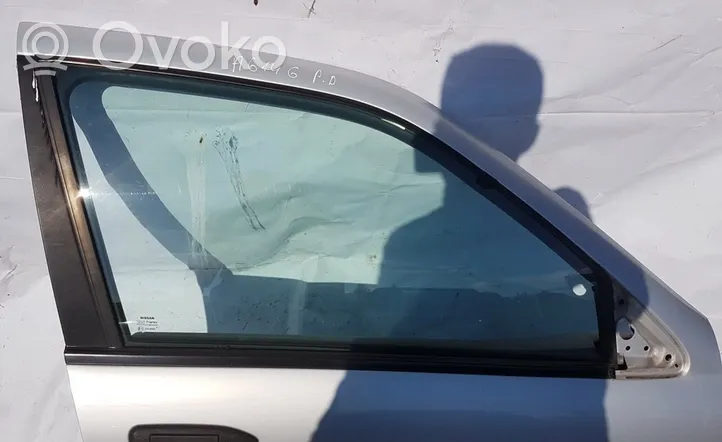 Nissan Primera Etuoven ikkunalasi, neliovinen malli 