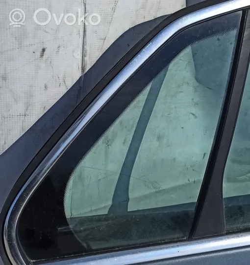 Volkswagen Jetta V Szyba karoseryjna drzwi tylnych Pilka