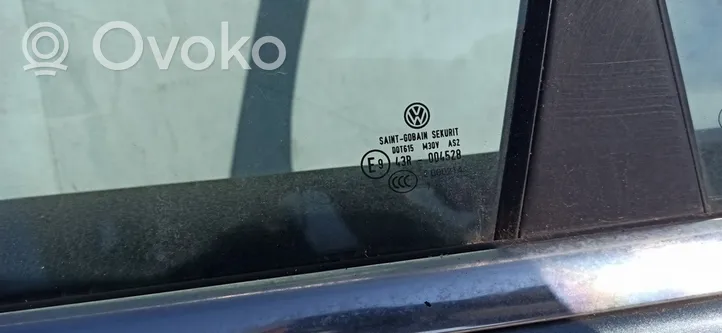 Volkswagen Jetta V Mazais stikls "A" aizmugurējās durvīs Pilka