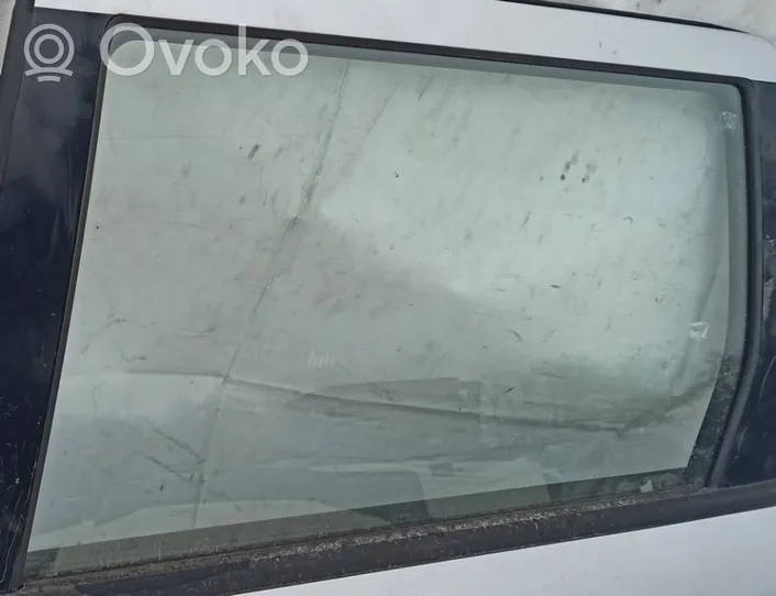 Mitsubishi Outlander Takaoven ikkunalasi Sidabrine