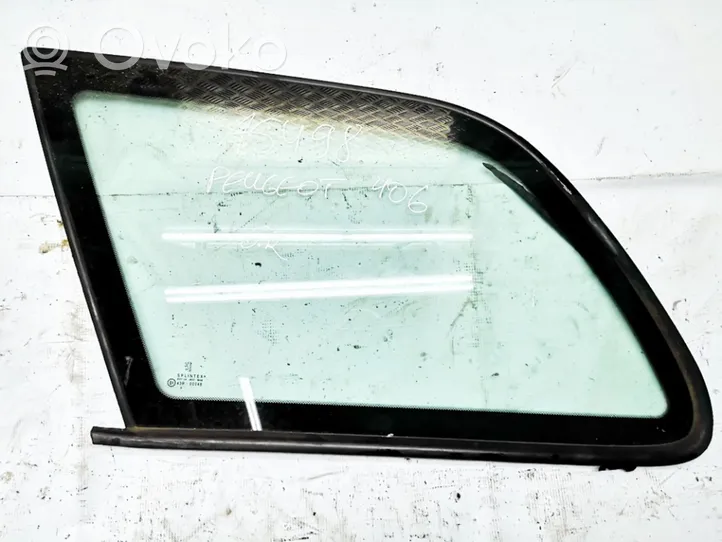 Peugeot 406 Finestrino/vetro retro 