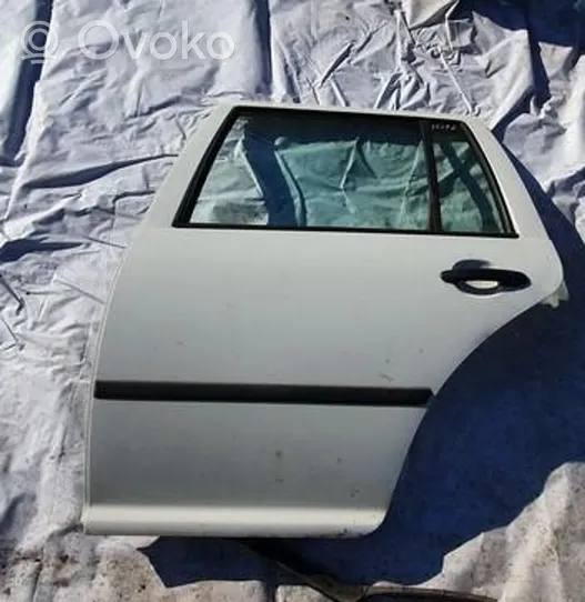 Volkswagen Golf IV Drzwi tylne baltos