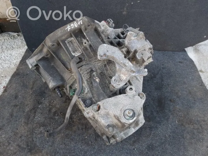 Nissan Juke I F15 Mechaninė 5 pavarų dėžė 7701700587