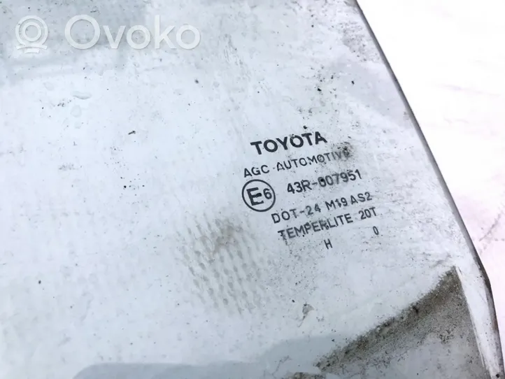 Toyota Yaris Vetro del finestrino della portiera anteriore - quattro porte 