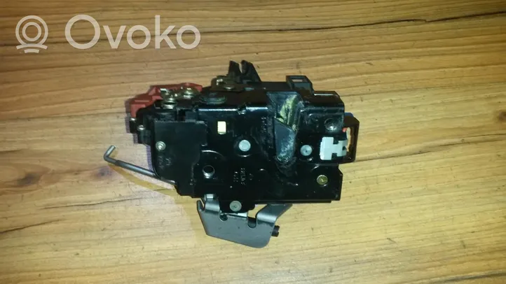 Audi A4 S4 B6 8E 8H Etuoven lukko 8e0839015c