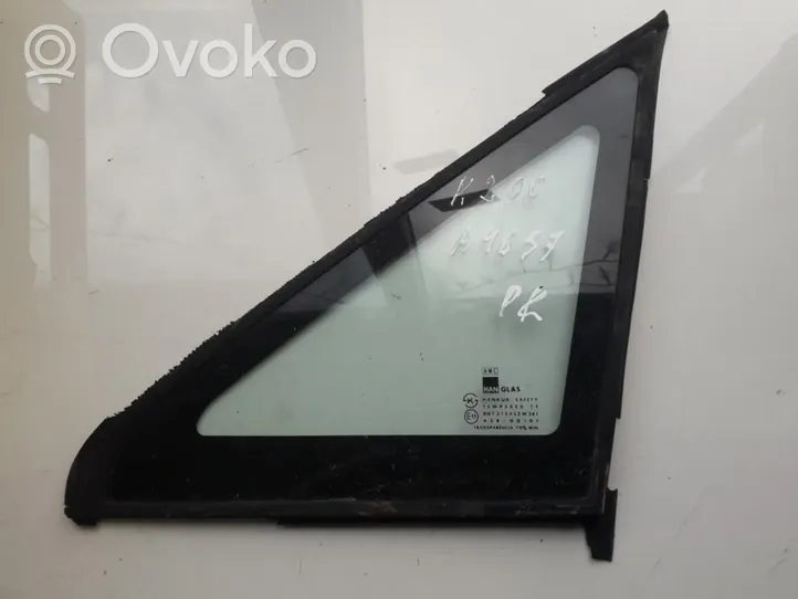 Hyundai H200 Front triangle window/glass 