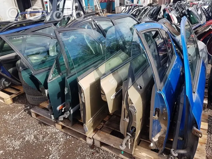 Nissan Almera N16 Priekinės durys melynos