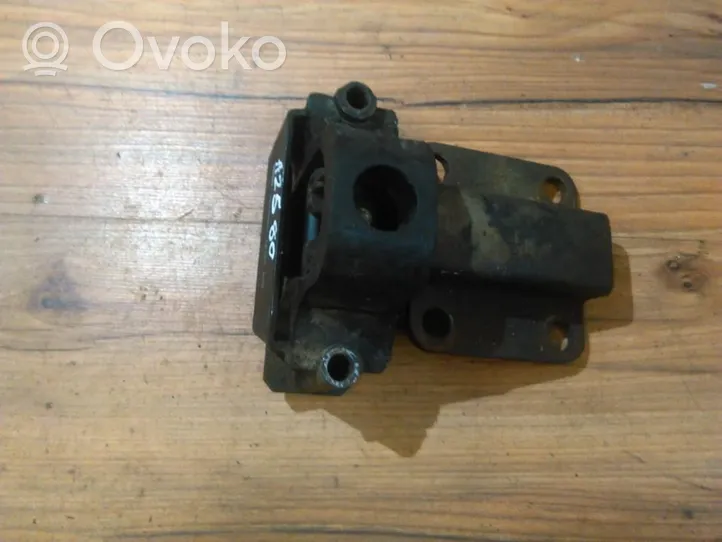 Volkswagen Golf IV Supporto di montaggio del motore 14189629