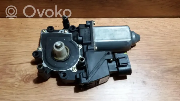 Audi A4 S4 B5 8D Varikliukas priekinio langų pakėlėjo 8d0959801d