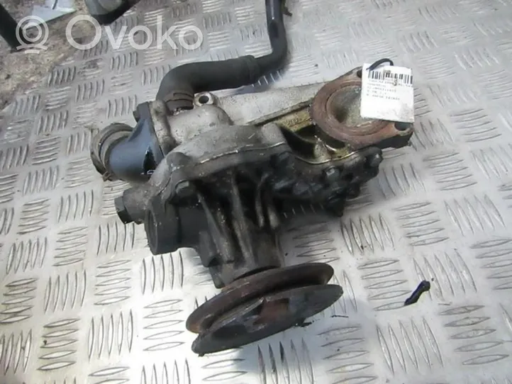 Audi A4 S4 B5 8D Pompe de circulation d'eau r050121013