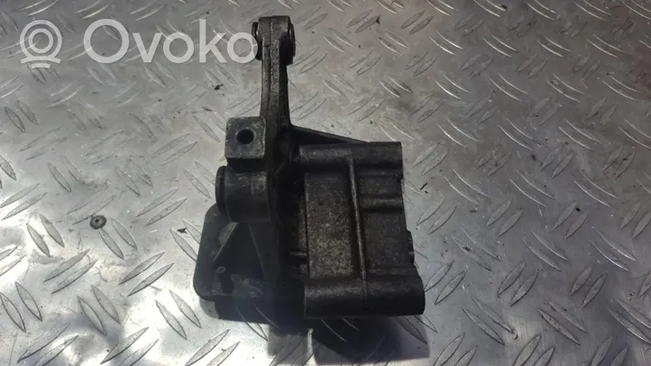 Renault Laguna I Engine mounting bracket 7700858118