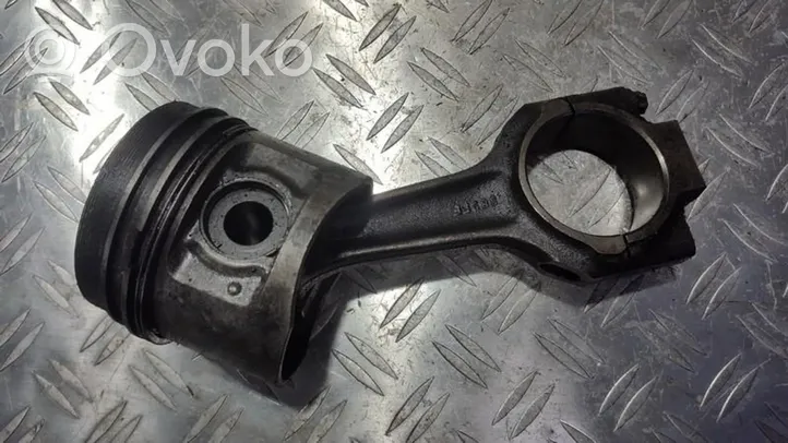 Ford Fiesta Piston with connecting rod 