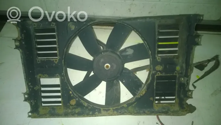 Volkswagen PASSAT B3 Radiator cooling fan shroud 