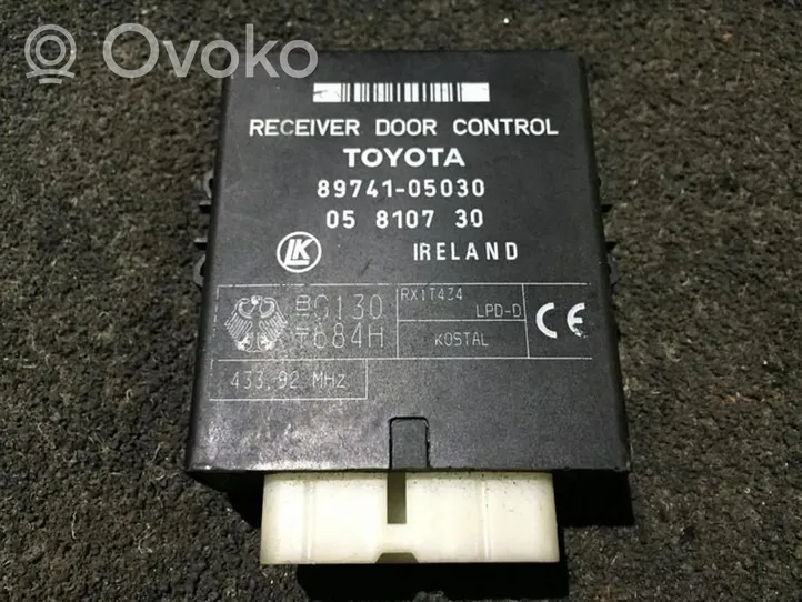 Toyota Avensis T220 Unidad de control/módulo de la puerta 8974005030