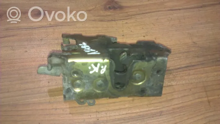 Mercedes-Benz Vito Viano W638 Front door lock 9017200135