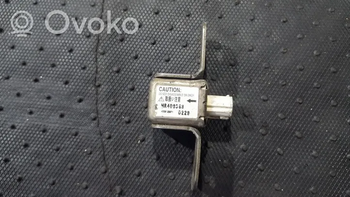 Mitsubishi Pajero Gaisa spilvenu trieciensensors MR409363