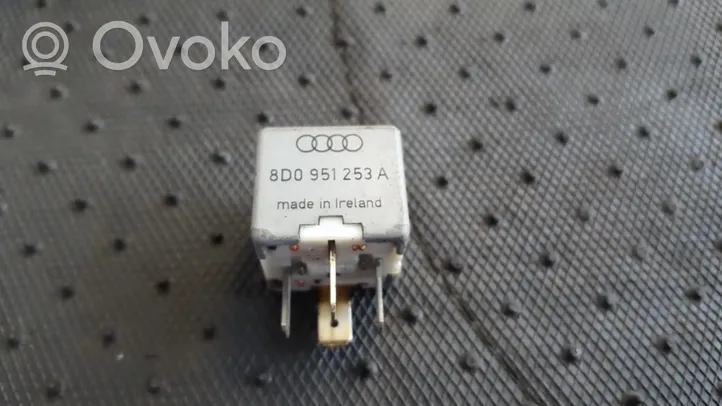 Audi A6 S6 C5 4B Autres relais 8D0951253A