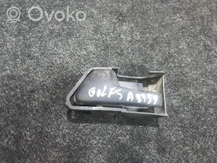 Volkswagen Golf III Klamka wewnętrzna drzwi tylnych 1h0837141