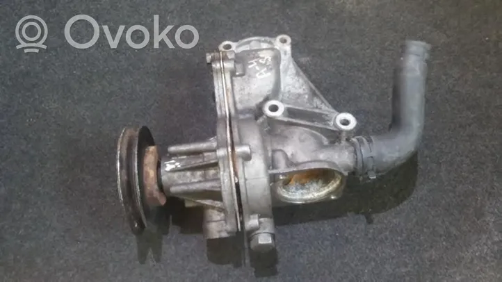 Audi A4 S4 B5 8D Vesipumppu 026121019c