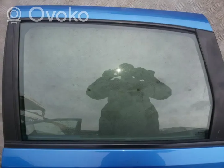 Nissan Almera Tino Takaoven ikkunalasi 
