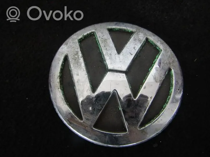 Volkswagen PASSAT B5.5 Mostrina con logo/emblema della casa automobilistica 3b5853630