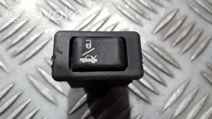 Nissan Primera Interrupteur d'ouverture de coffre 