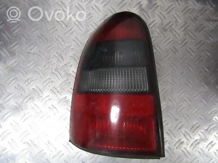 Opel Vectra B Задний фонарь в кузове 90585004