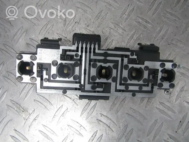 Skoda Octavia Mk1 (1U) Takavalon polttimon suojan pidike 1u6945257