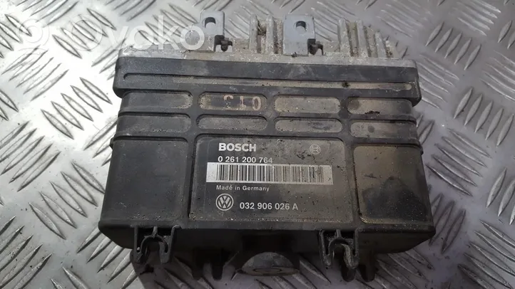 Volkswagen Golf III Calculateur moteur ECU 0261200764