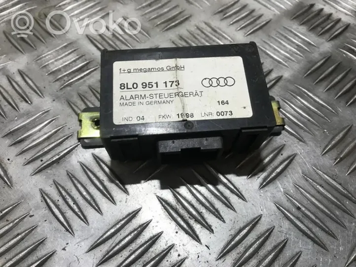 Audi A8 S8 D2 4D Boîtier module alarme 8l0951173