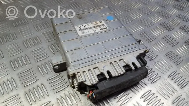 Opel Vectra B Calculateur moteur ECU 90464735KA