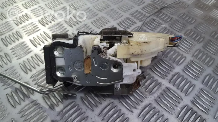 Honda CR-V Front door lock 