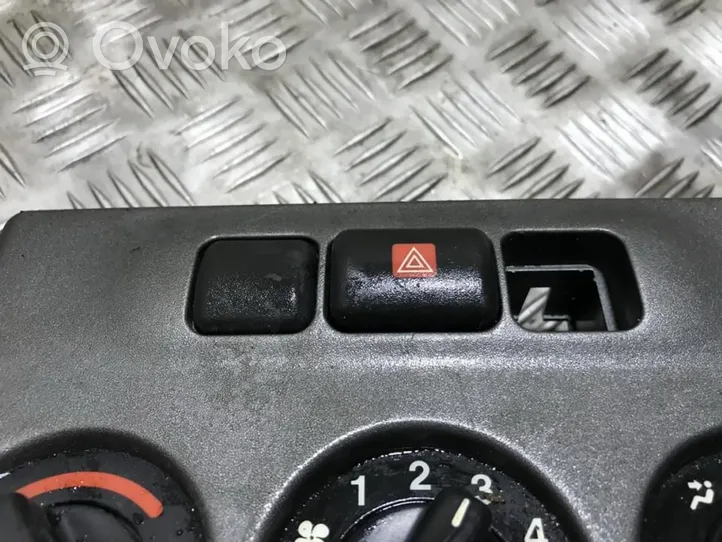 Opel Zafira A Hazard light switch 