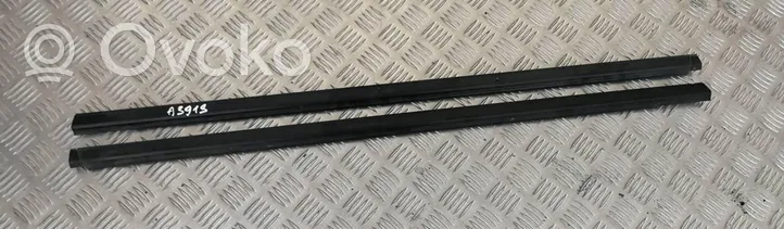 Nissan Almera N16 Etuoven lasin muotolista 