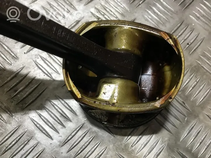 Mercedes-Benz E W210 Piston avec bielle 089149