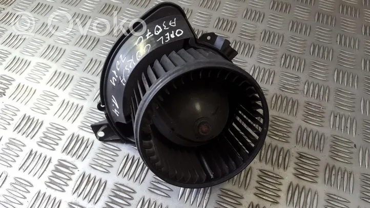 Opel Corsa E Ventola riscaldamento/ventilatore abitacolo 13335074