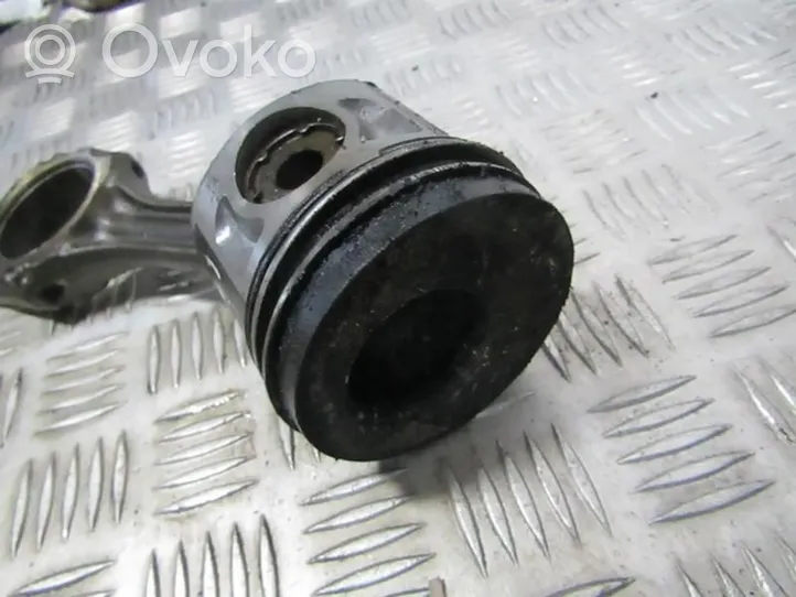 Volkswagen Golf III Piston with connecting rod 028h