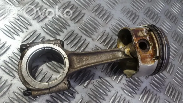 Peugeot 307 Piston avec bielle 