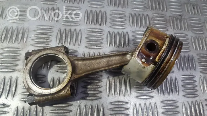 Peugeot 307 Piston avec bielle 