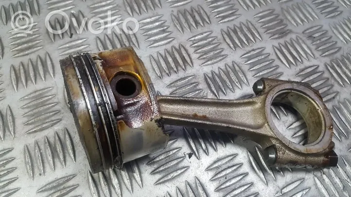 Peugeot 307 Piston avec bielle 